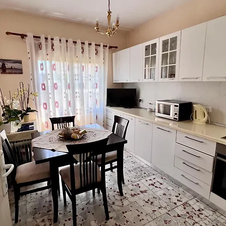 Ela Apartment Vlore